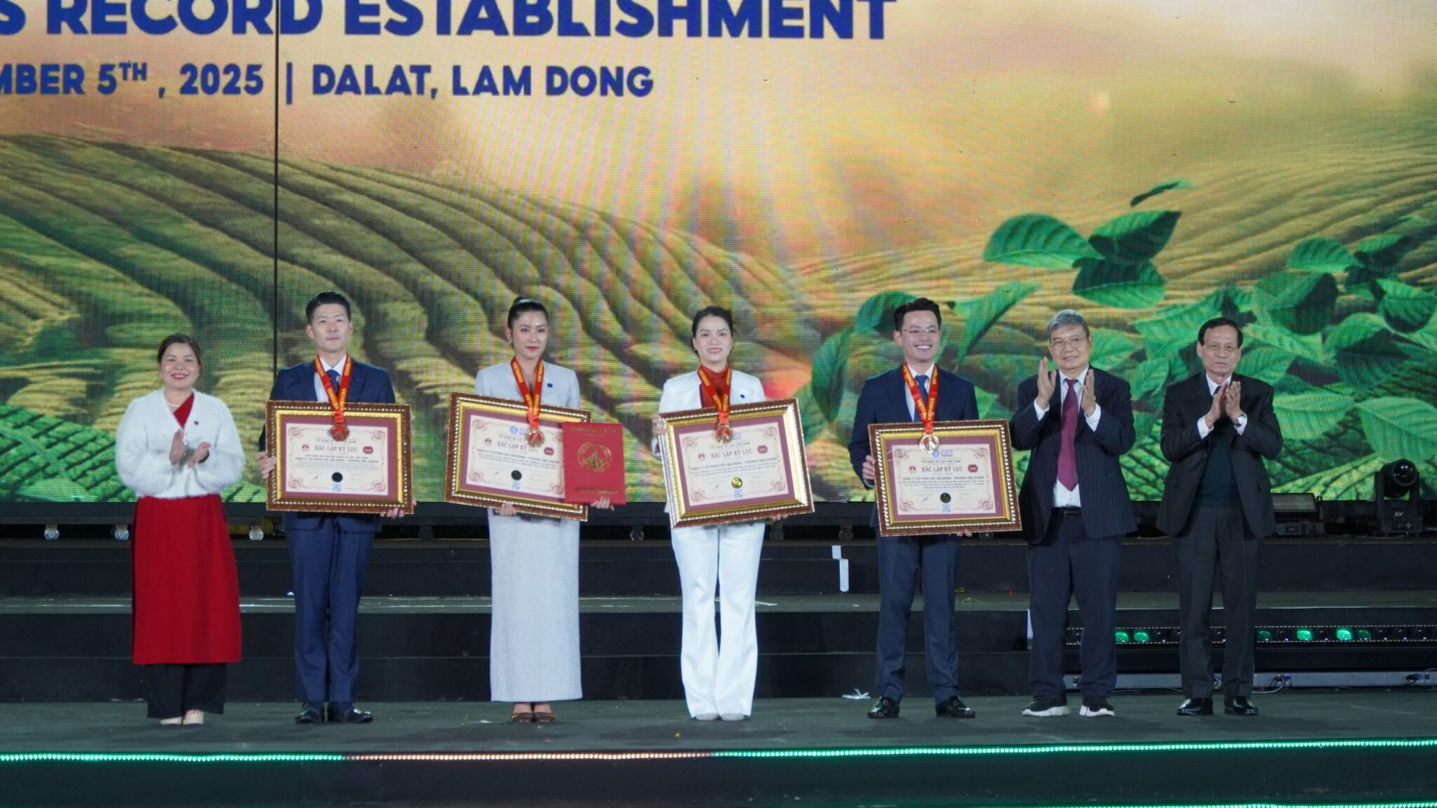 Khai mạc Lễ hội Trà Quốc tế – WORLD T.E.A FEST 2025, 04 Kỷ lục Việt Nam trao tặng đến Công ty CP chè Lâm Đồng – Thương hiệu DOIDEP
